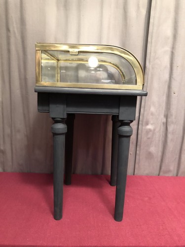 Old small shop dislay case.