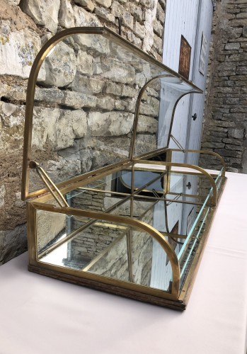 Old large double store showcase.(reserved)
