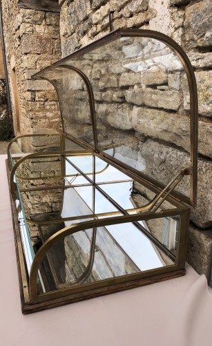 Old large double store showcase.(reserved)