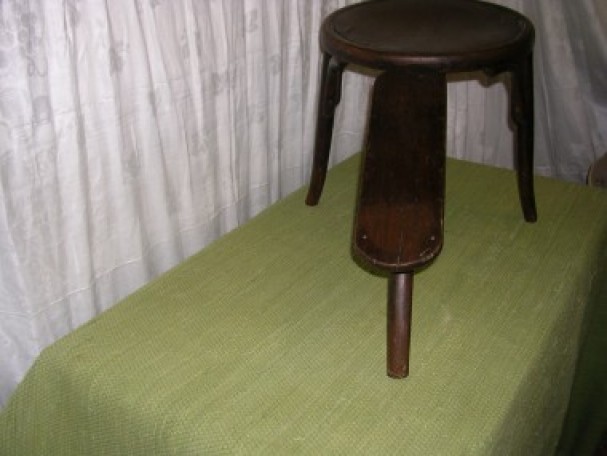 Shoemaker seat