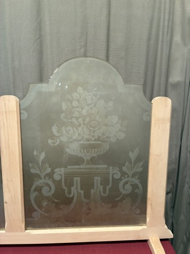 Partition for a bistro, restaurant, or brasserie.