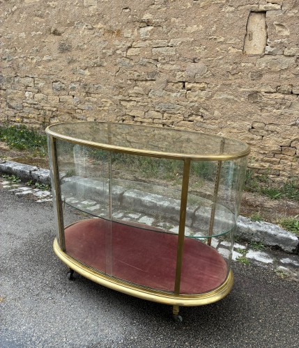 Former central display case, shop counter.