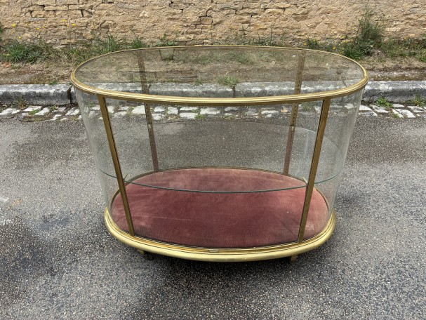 Former central display case, shop counter.