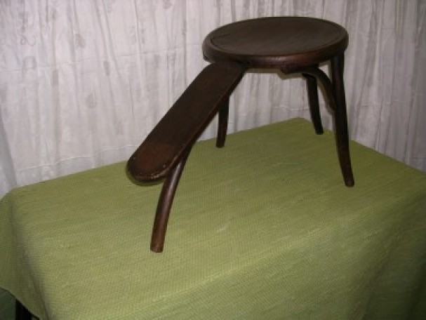 Shoemaker seat