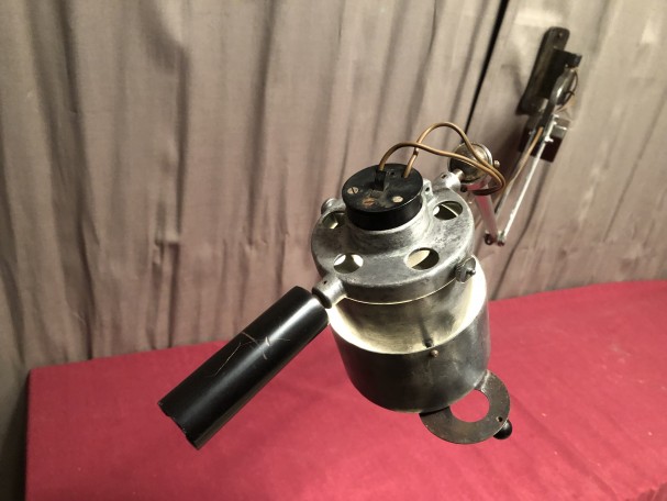 Industrial wall lamp.