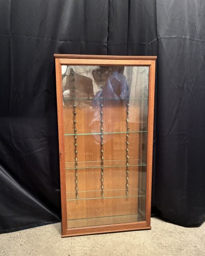 Former display case for a pipe collector.Tobacconist's