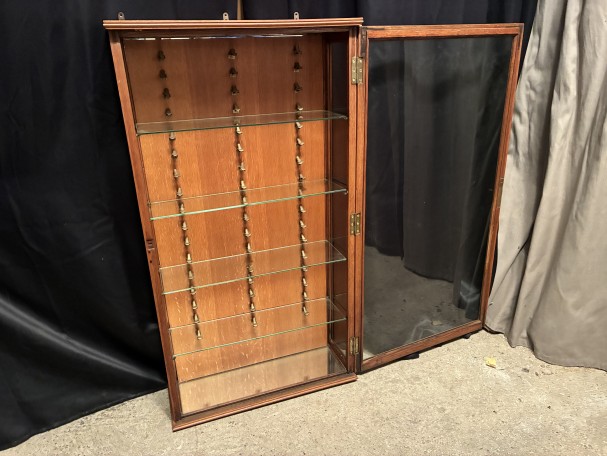 Former display case for a pipe collector.Tobacconist's
