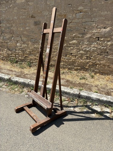 Artist's easel.