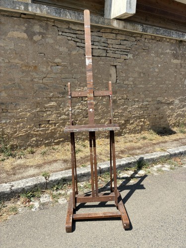 Artist's easel.