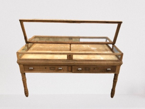 Old shop showcase table. (sold LD)