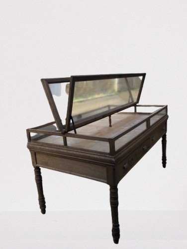 Old shop showcase table. (sold LD)