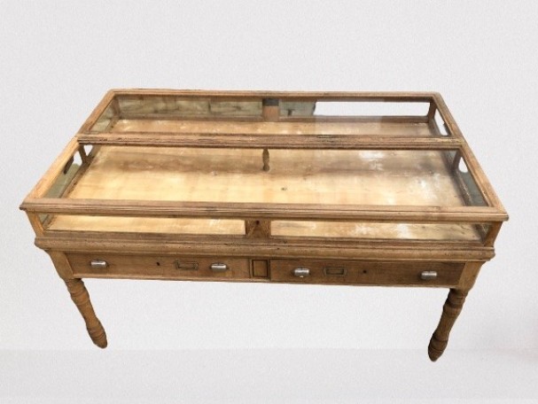 Old shop showcase table. (sold LD)