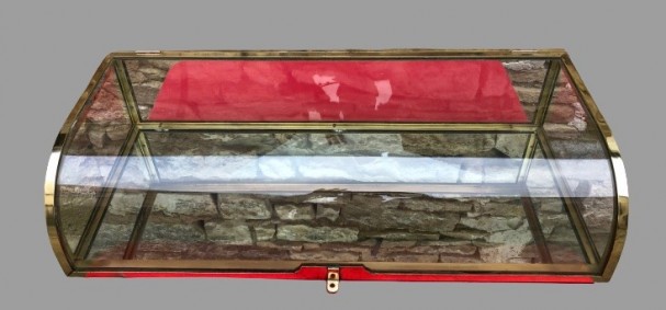 Old shop display case.(reserved)
