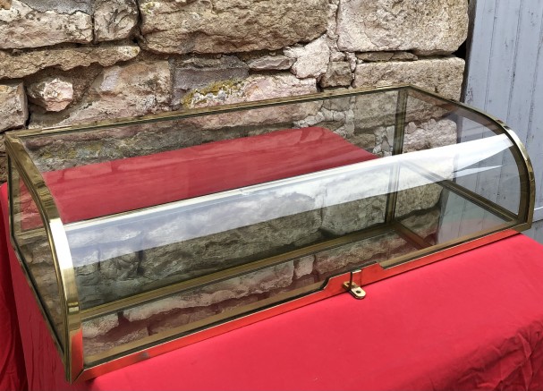 Old shop display case.(reserved)