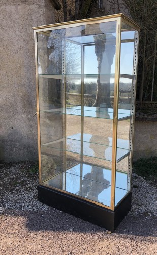 Old store, hotel, display cabinet.