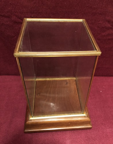 Pair of small showcases.