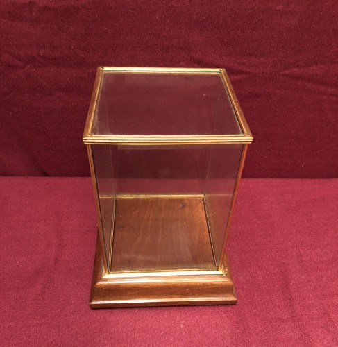 Pair of small showcases.