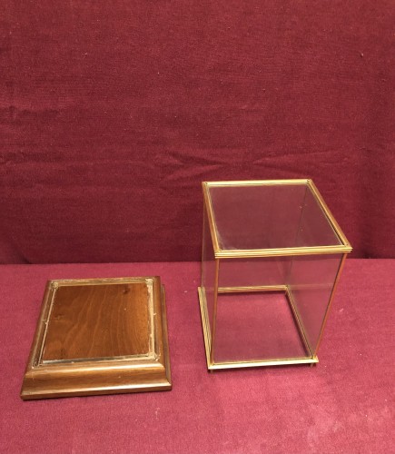 Pair of small showcases.