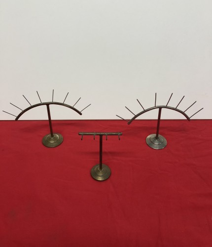 Lot of old displays.