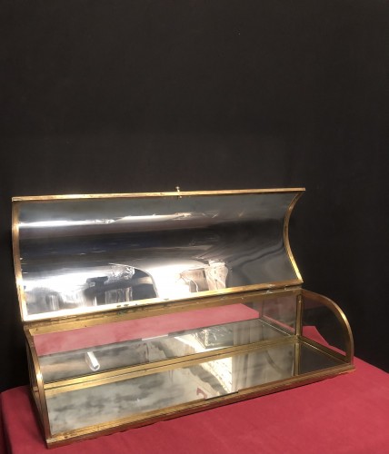 Old small store counter showcase.