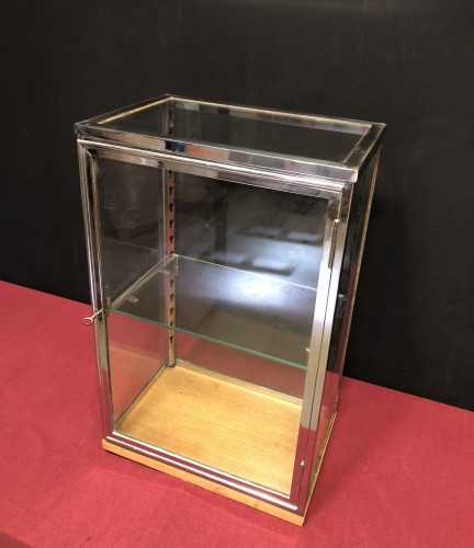 Old shop display cabinet to put on a piece of furniture, a table or a counter.