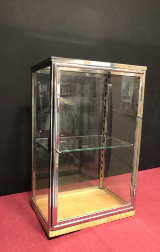 Old shop display cabinet to put on a piece of furniture, a table or a counter.