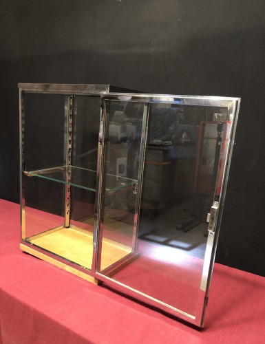 Old shop display cabinet to put on a piece of furniture, a table or a counter.