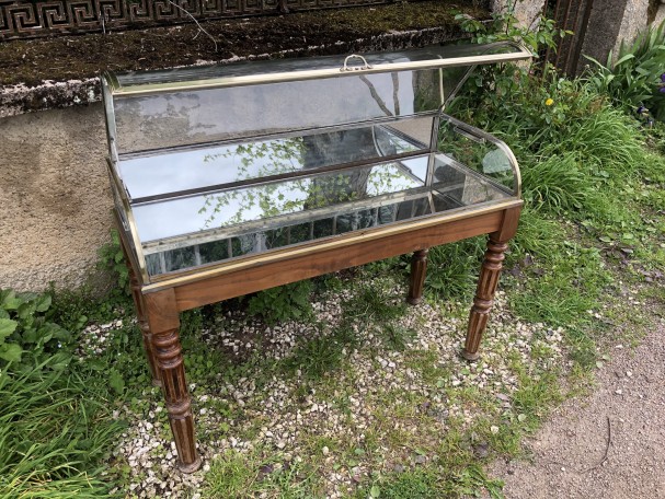 Old store display case. (Sold Le C)