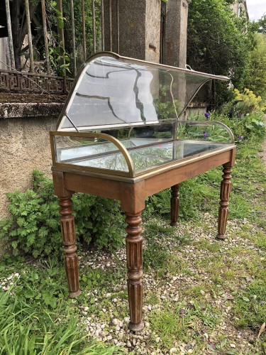 Old store display case. (Sold Le C)