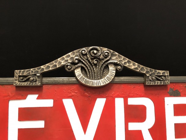 Old goldsmith shop sign. Siegel.