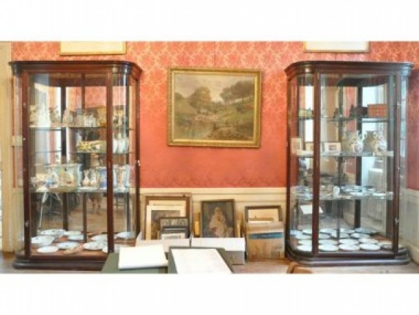 Exceptional pair of display case
