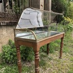 Old store display case. (Sold Le C)